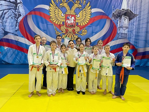 21 декабря в зале спортивной школы «Искра» прошел заключительный старт 2024 года Фестиваль по дзюдо, приуроченный к Новому году!