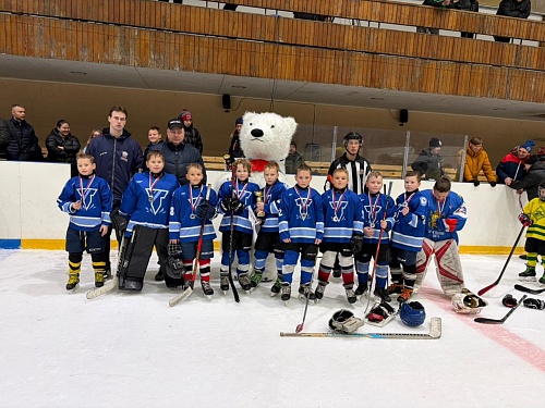 В минувшие выходные 21.11 – 23.11.2025 состоялся турнир по хоккею среди команд юношей 2017-2018 г.р.