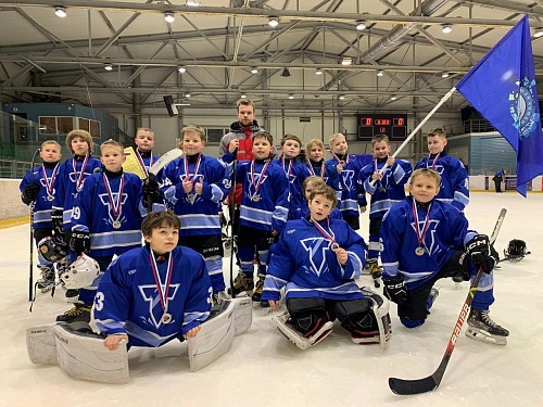 В ледовом комплексе в п. Майский, Вологодской области прошел 1 тур Межрегионального первенства по хоккею с шайбой "Золотое кольцо" среди юношей 2016-2017 годов рождения.